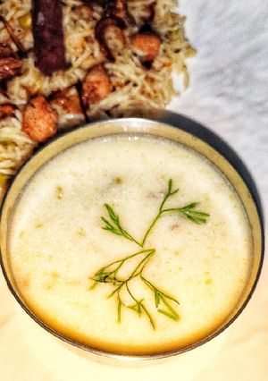 दही-बेसन कढी (dahi besan kadhi recipe in marathi) रेसिपी चे मुख्य फोटो