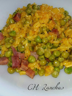 Una foto de Arroz con guisantes y jamón