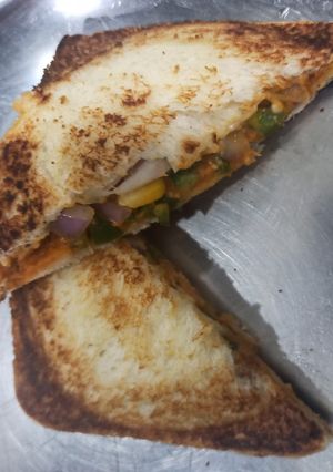 चीज़ कॉर्न सैंडविच (cheese corn sandwich recipe in Hindi) रेसिपी मुख्य फोटो
