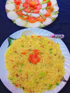 विंटर स्पेशल फ्राई राइस और सलाद (winter special fry rice aur salad recipe in hindi) रेसिपी मुख्य फोटो