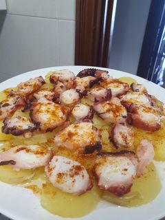 Una foto de Pulpo a la gallega (con cachelos)