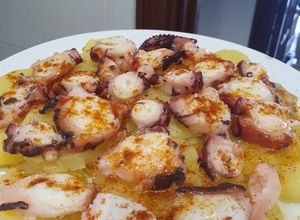 Una foto de Pulpo a la gallega (con cachelos)