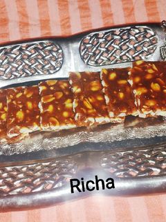 क्रिस्पी मूंगफली चिक्की (Crispy moongfali chikki recipe in hindi) रेसिपी मुख्य फोटो