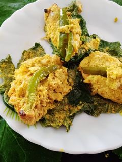 কুমড়ো পাতায় চিংড়ি ভাপা(kumro patay chingri vapa recipe in Bengali) রেসিপির প্রধান ছবি