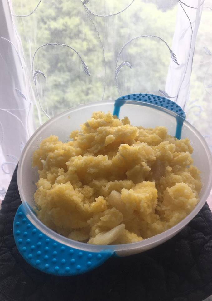 Кукурудзяна каша з яблуком у духовці