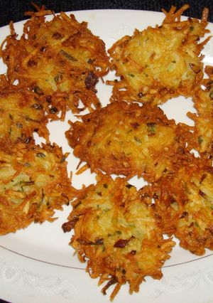 Una foto de LATKES, FRITOS DE PAPAS RALLADAS. JON STYLE