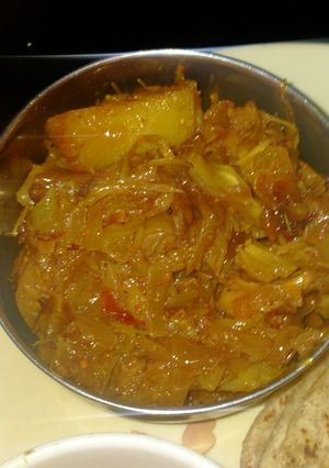 A picture of Aloo pyaz ki sabji.