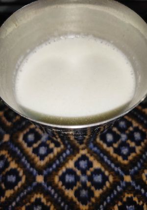 बादाम मिल्क शेक (badam milk shake recipe in Hindi) रेसिपी मुख्य फोटो