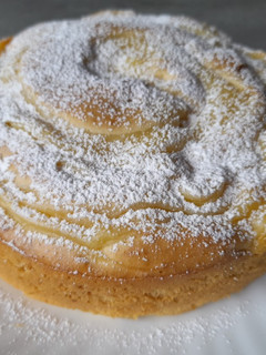Una foto de Bizcochuelo de Manzana y Crema Pastelera