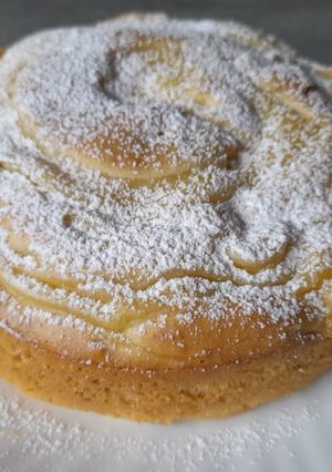 Una foto de Bizcochuelo de Manzana y Crema Pastelera