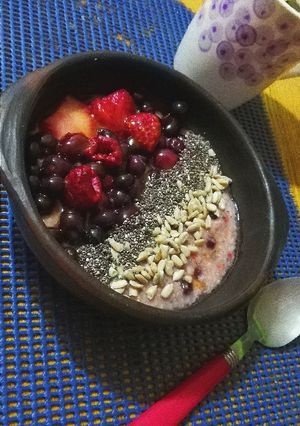Una foto de Porridge arándanos frambuesas