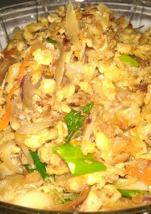 Foto resep Orek telur dadar ikan asin puedessss..