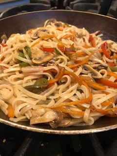 Una foto de "Chow mein" de verduras I