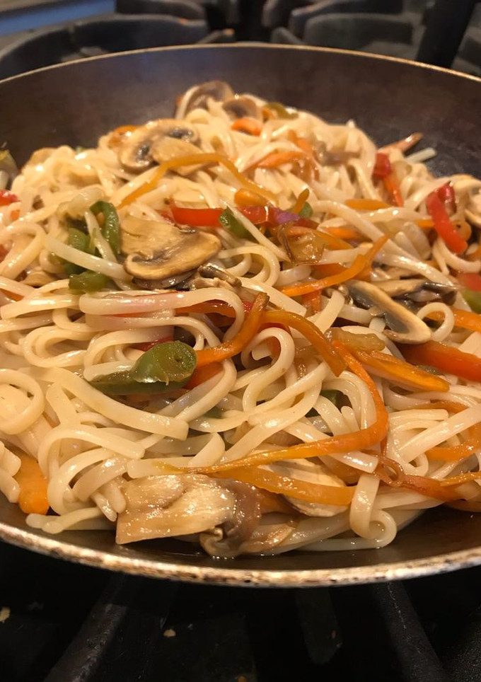 Una foto de "Chow mein" de verduras I