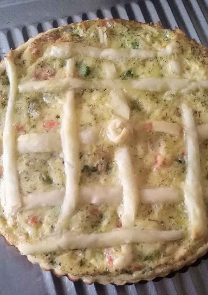 Una foto de Quiche de salmón y brócoli