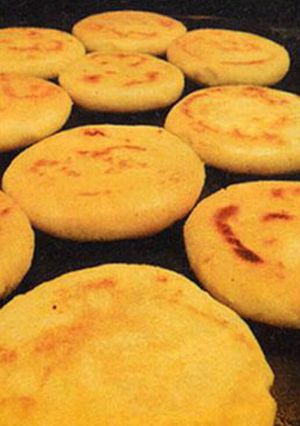 Una foto de Arepas (panecillos de maíz)
