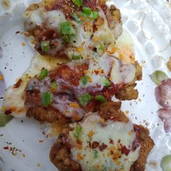 A picture of Crispy chicken pizza.