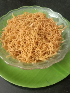 வரகு ஓமப்பொடி (Varagu omapodi recipe in tamil) செய்முறை முக்கிய புகைப்படம்