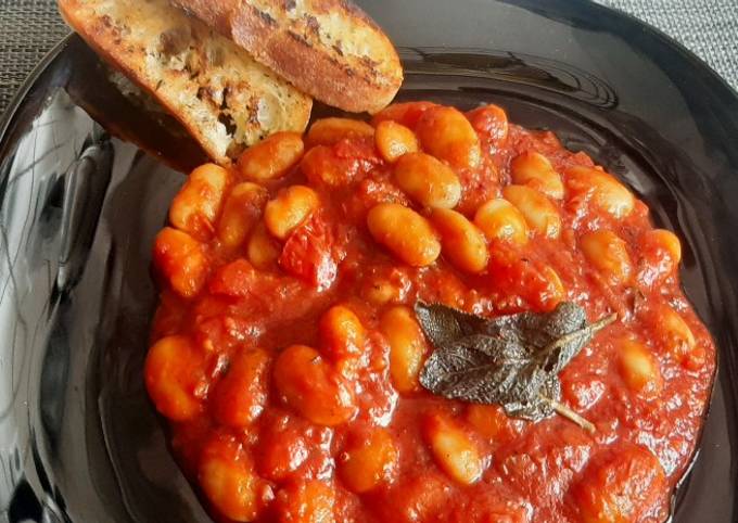 Fagioli Bohnen in Tomatensauce