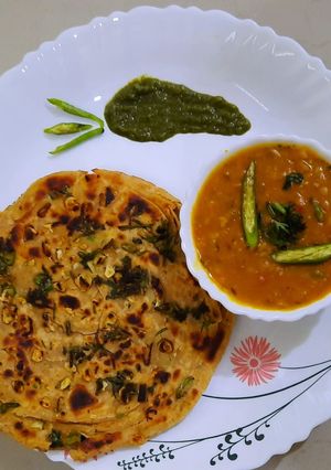 गार्लिक लच्छा पराठा (Garlic lachha paratha recipe in Hindi) रेसिपी मुख्य फोटो