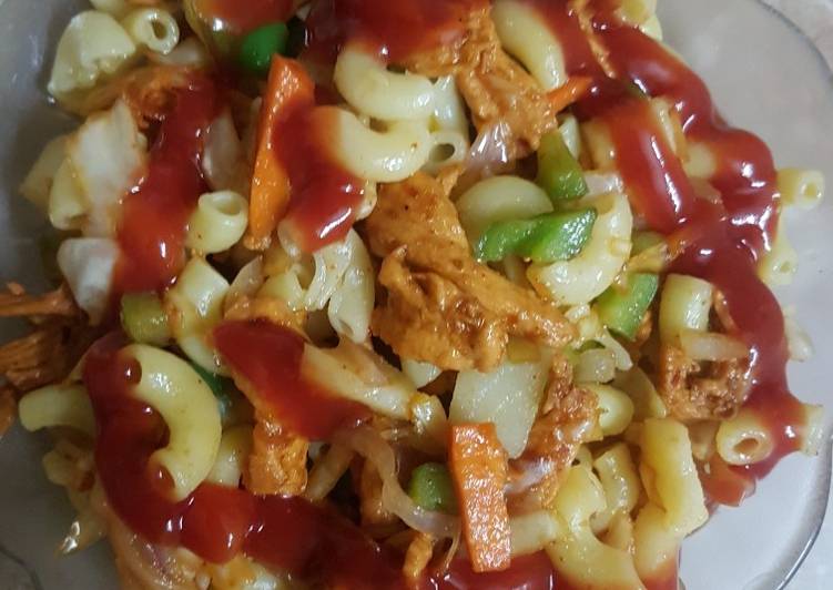 Steps to Make Award-winning Chicken macaroni desi style # Eid kay pkwan