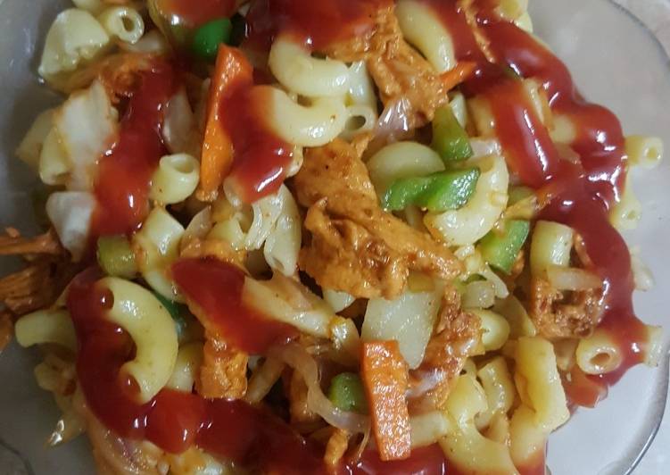 Recipe of Homemade Chicken macaroni desi style # Eid kay pkwan