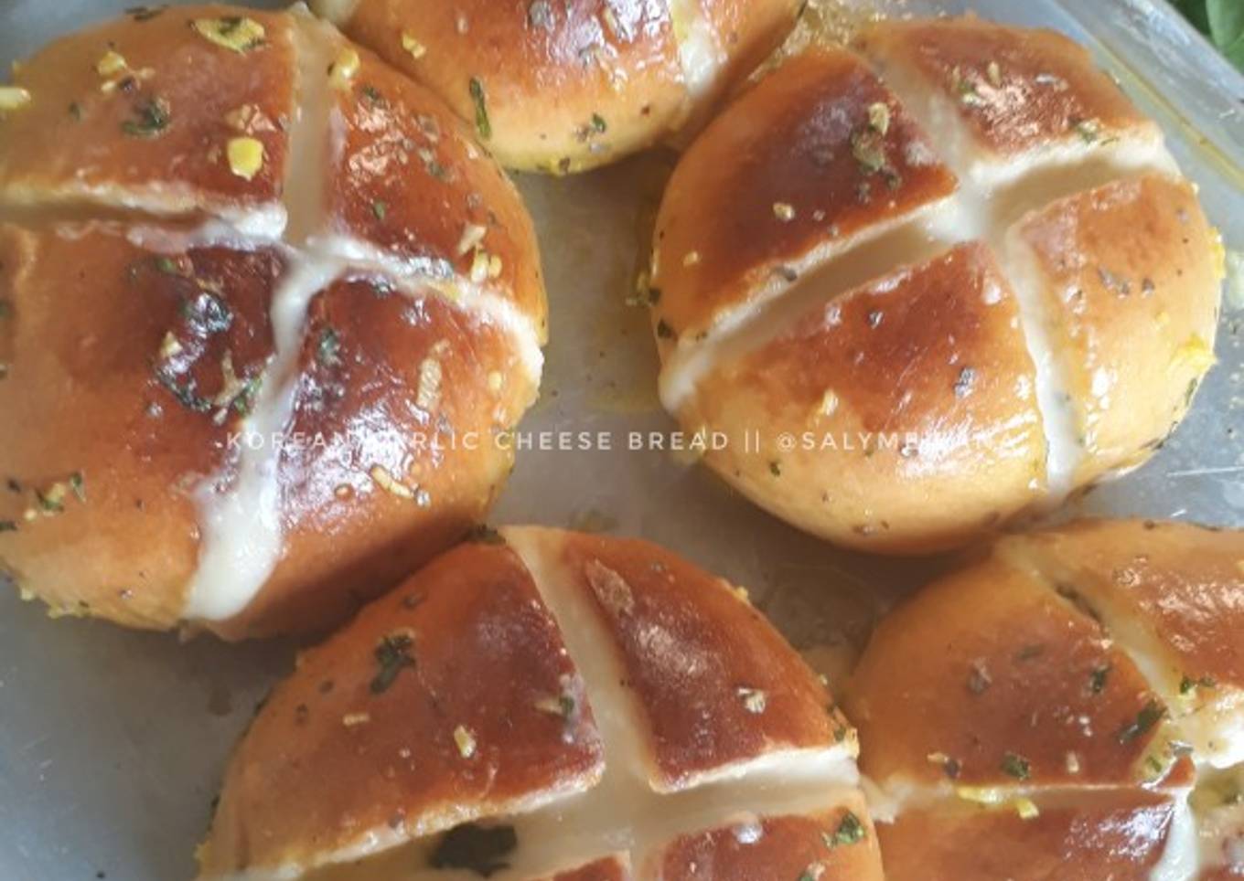 Korean Garlic Cheese Bread
