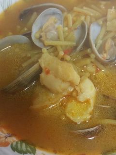 Una foto de Cazuela de bacalao con fideos y almejas