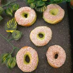 A picture of Donat Klepon.