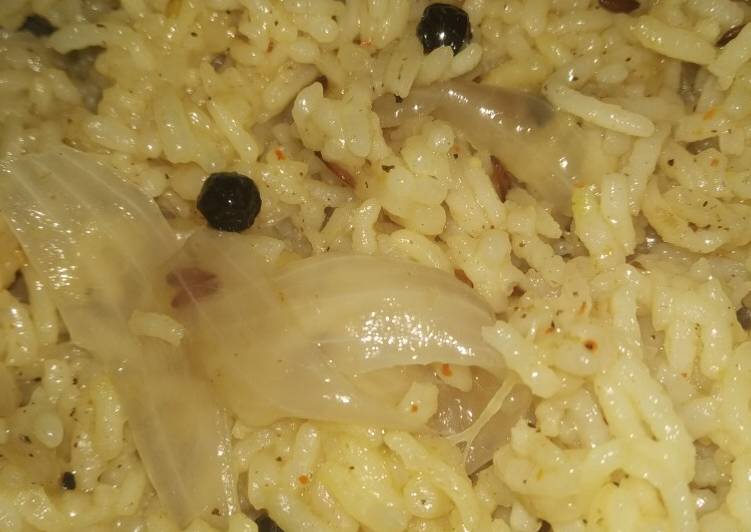 Steps to Make Quick Onion rice