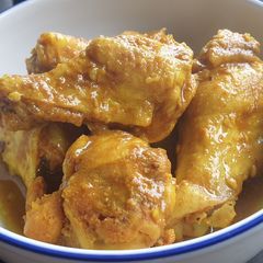 A picture of Turmeric chicken.