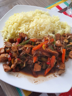 Una foto de Chapsui de pollo con arroz