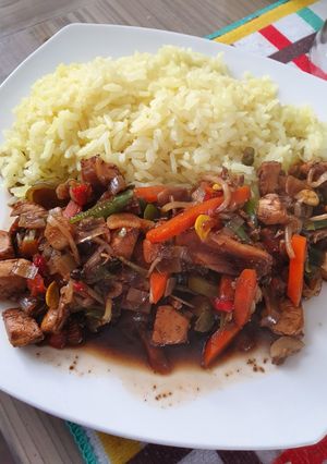 Una foto de Chapsui de pollo con arroz