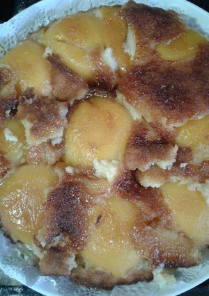 Una foto de Tarta de durazno invertida
