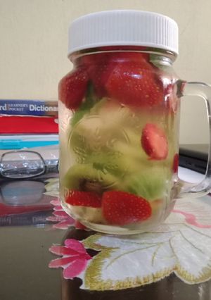 Foto resep Infuse Water Kiwi Strowberry & Daun Mint