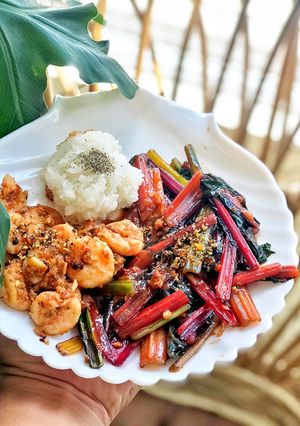 Hình của món Cải cầu vồng xào tỏi.