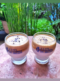 Foto resep Dalgona coffee pake saringan kawat
