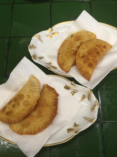 Una foto de Empanadas Caprese ©