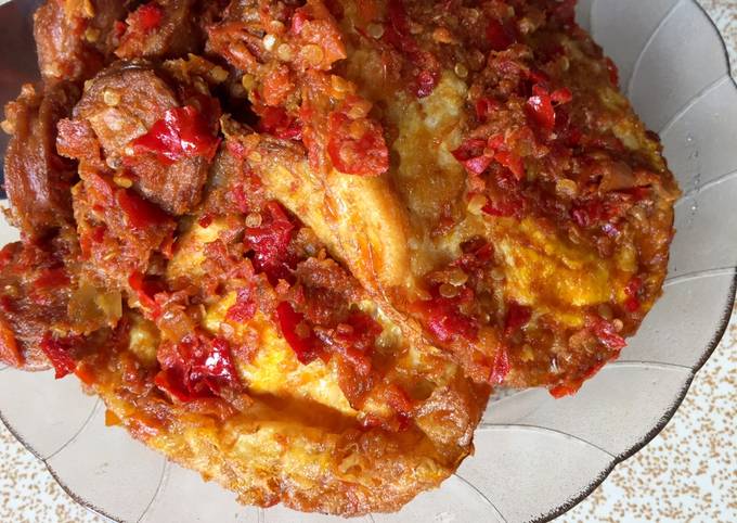 Telur ceplok balado sosis