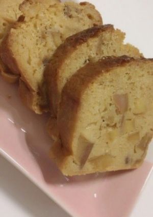 A picture of Apple pound cake.