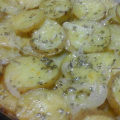 A picture of Potatoe & Onion Casserole.