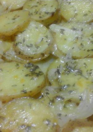 A picture of Potatoe & Onion Casserole.