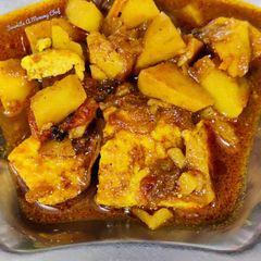 A picture of Egg Omelette curry.