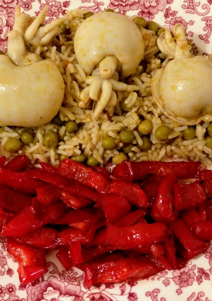 Una foto de Arroz con sepias y pimientos fritos