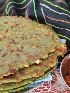 पालक पनिर पराठा रेसिपी मुख्य फोटो