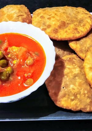 चना उड़द मूंगदाल की कचौड़ी (Chana urad moongdal ki kachori recipe in hindi) रेसिपी मुख्य फोटो