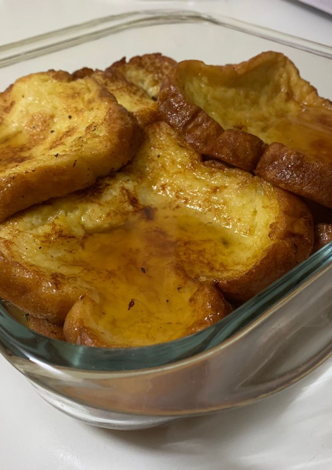 Una foto de Torrijas con leche y miel