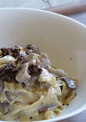 Una foto de Pappardelle con setas y queso