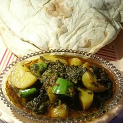 A picture of Dhaba style Aloo palak.