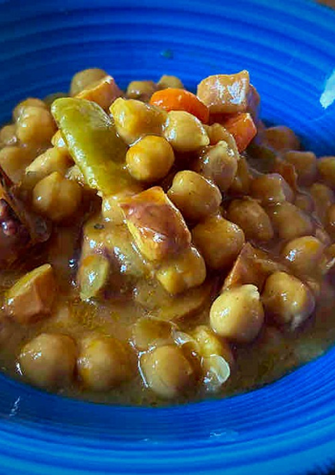 Una foto de Garbanzos con pulpo y habichuelas